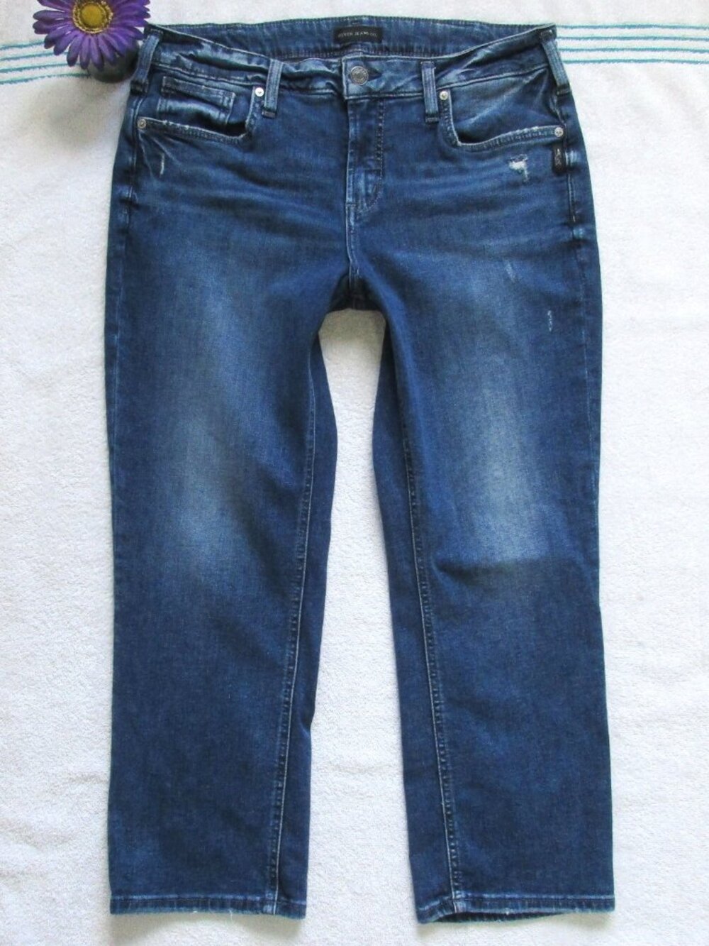 SILVER JEANS Size 33 Suki Capri Denim